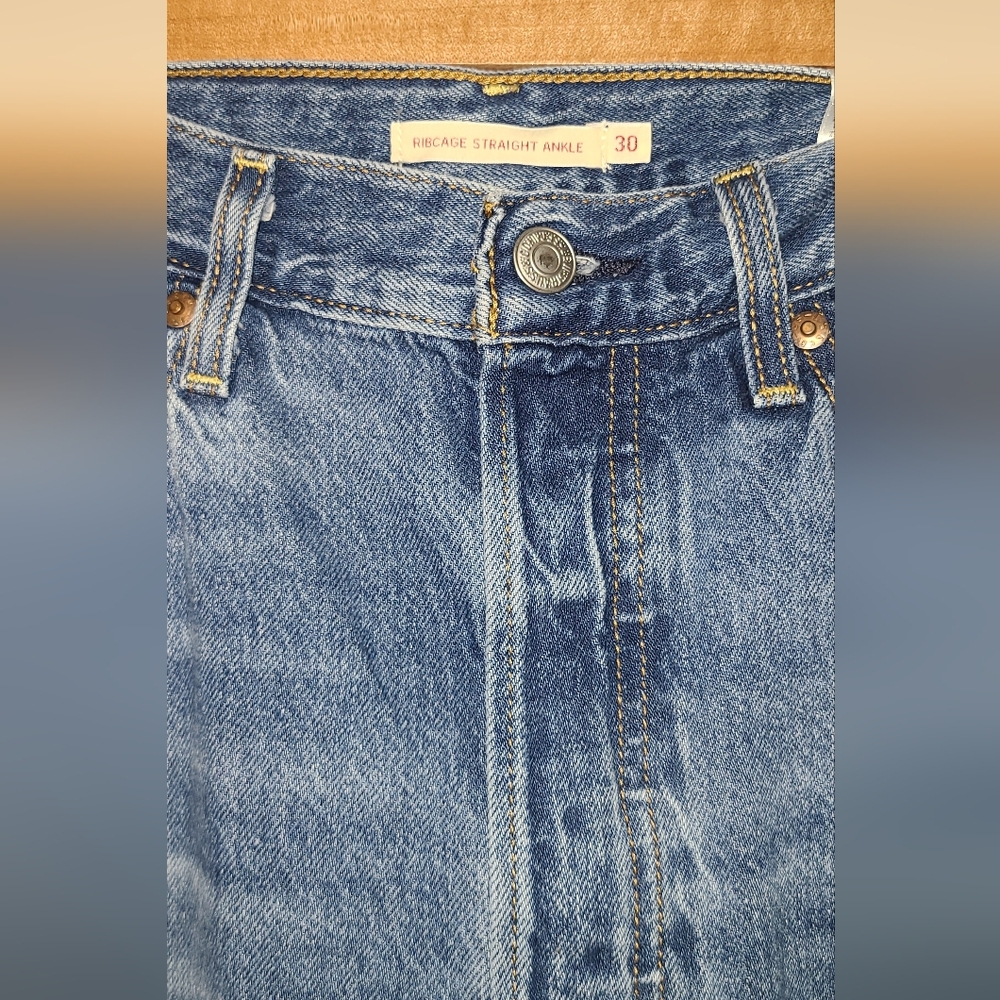 Levi’s High-Rise Straight Leg Cropped Jeans – Women’s W30 L27 - Picture 4 of 5